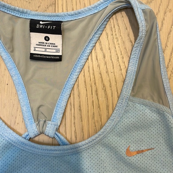 Nike DRI-Fit workout/Running Top - Picture 2 of 3